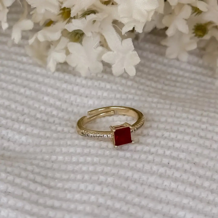 Argolla Ajustable De Dama De Cintillo De Cristales Y Piedra Rubí