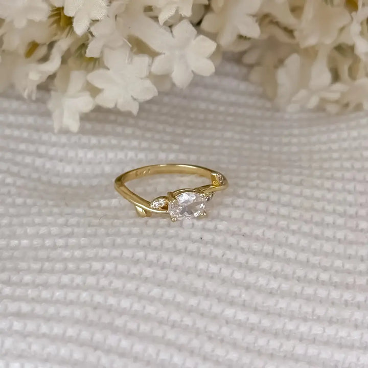 Argolla De Matrimonio Para Dama De Diseño Torneado Con Piedra Cristal