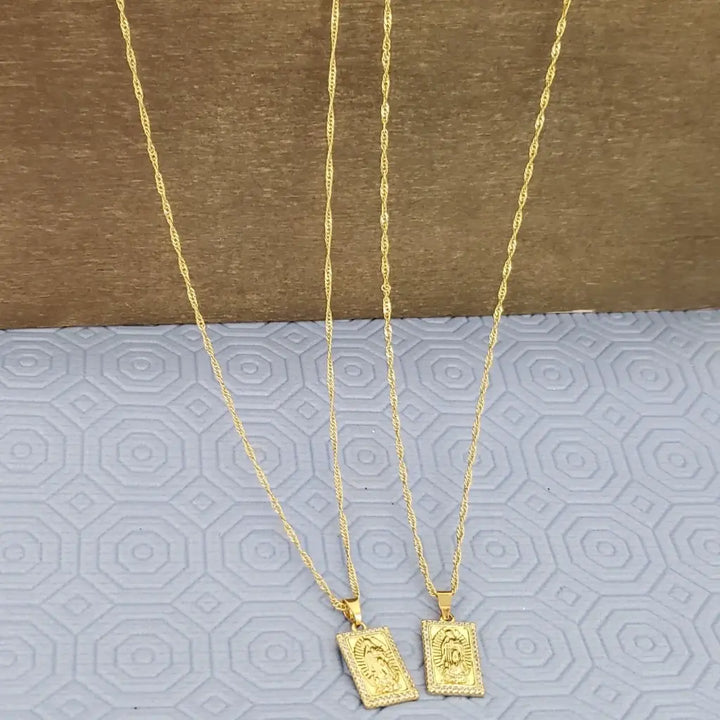 Cadenas De Pareja de Tejido Singapur + Dije De La Virgen de Guadalupe. (Cadena De Dama de 40cm-1mm/Caballero 50cm-1mm)