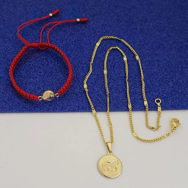 Conjunto De Bebé De Cadena De Tejido Cubana Con Destellos + Dije De Caballo + Manilla De Tejido Macramé Con Herraje De Caballo. (Cadena De 40cm-2mm De Grosor)