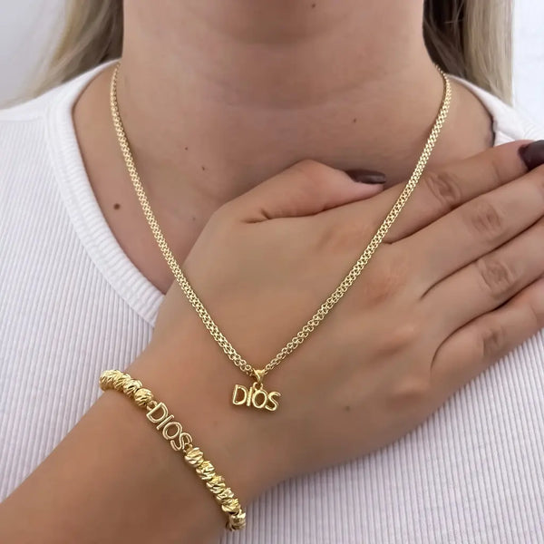 Conjunto De Dama Con Cadena De Tejido Chino, Dije De Dios Y Manilla De Balines Italianos Con Dije De Dios