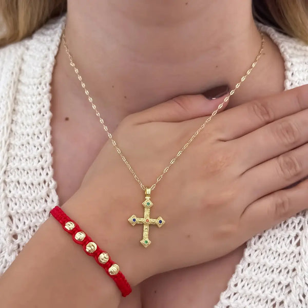 Conjunto De Dama Con Cadena De Tejido Crispeta, Dije De Cruz De Colores Y Manilla Roja Tejida De Balines Italianos