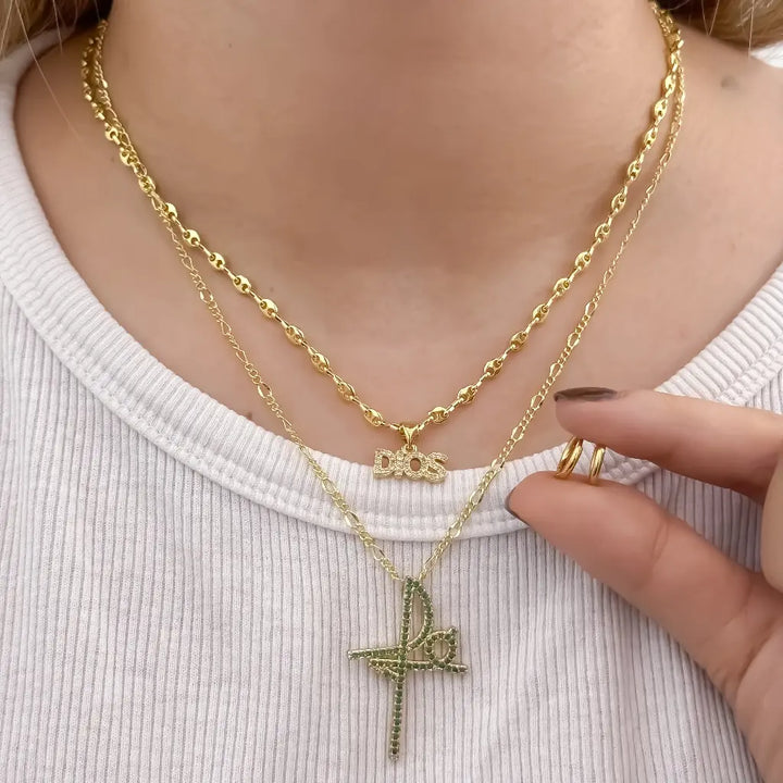 Conjunto De Dama Con Cadena De Tejido Gucci, Cadena De Tejido Cartier Fina, Dijes Y Par De Candongas