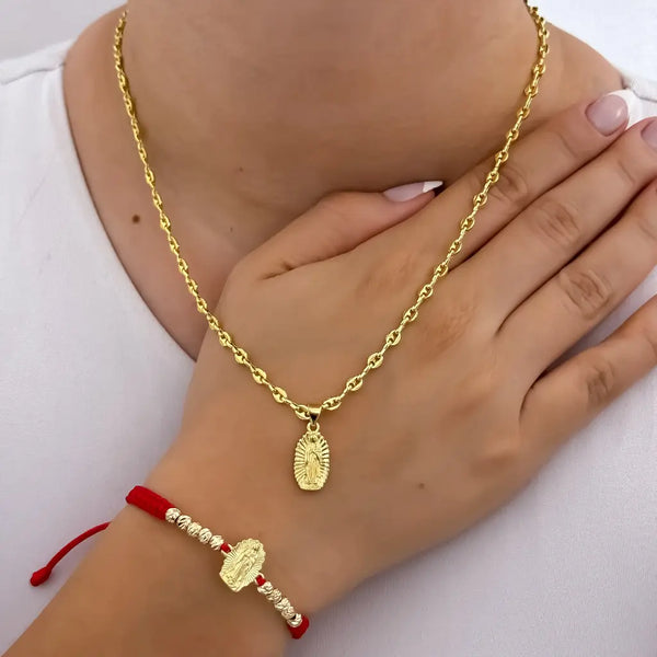 Conjunto De Dama Con Cadena De Tejido Gucci, Dije De La Virgen Y Manilla Roja De La Virgen De Guadalupe.