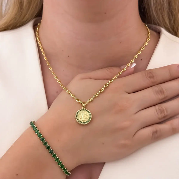 Conjunto De Dama Con Cadena De Tejido Gucci, Dije De San Benito Y Pulsera Tenis Verde