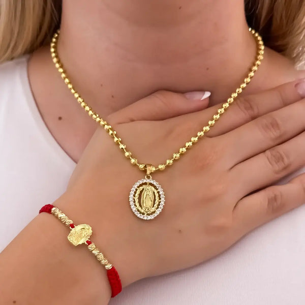Conjunto De Dama Con Cadena De Tejido Militar Diamantada, Dije De La Virgen De Guadalupe Y Manilla Roja Con Herraje De La Virgen De Guadalupe