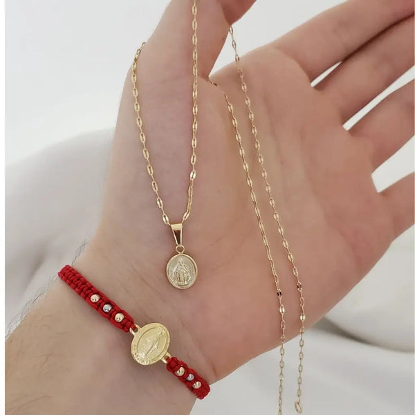 Conjunto De Dama De Cadena de Tejido Crispeta De 50cm-2mm De Grosor + Dije de La Virgen Milagrosa + Manilla De Tejido Macramé Con Balines de 3mm, y Herraje de La Virgen Milagrosa