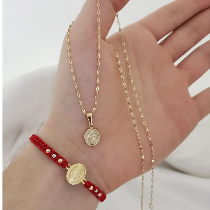 Conjunto De Dama De Cadena de Tejido Crispeta De 50cm-2mm De Grosor + Dije de La Virgen Milagrosa + Manilla De Tejido Macramé Con Balines de 3mm, y Herraje de La Virgen Milagrosa