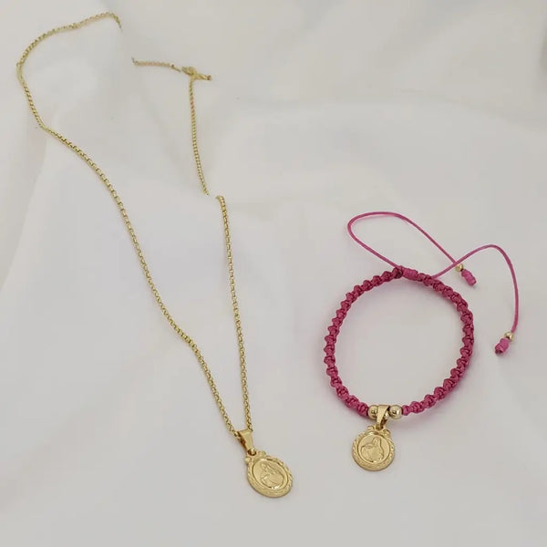 Conjunto de Bebé Con Cadena De Rolón + Dije Del Sagrado Rostro + Manilla Tejido Caracol Con Dije De San Benito. (Cadena De 40cm-1mm De Grosor)